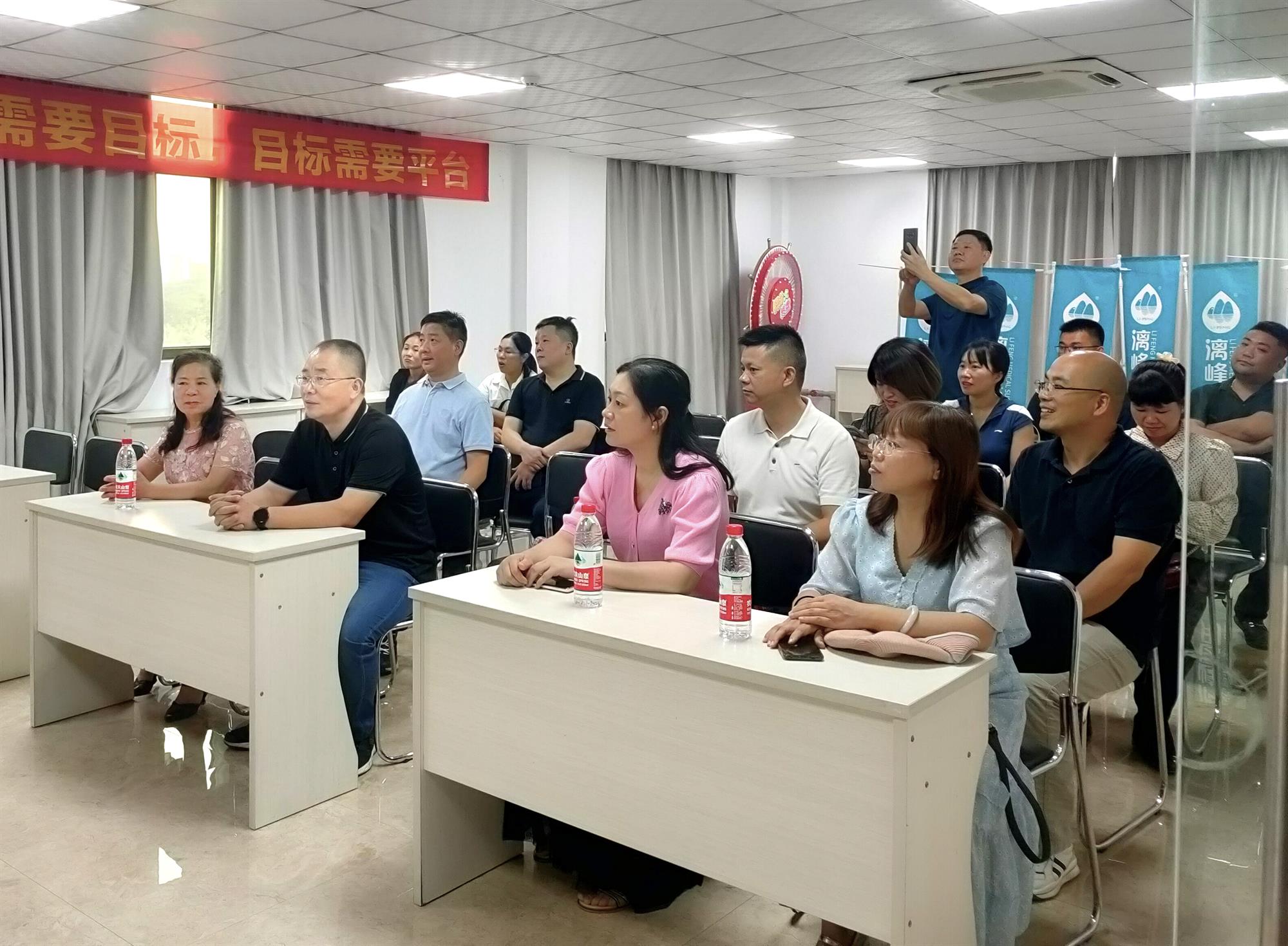 靈川縣政協(xié)委員到桂林漓峰公司調(diào)研視察指導(dǎo)工作，助力企業(yè)發(fā)展